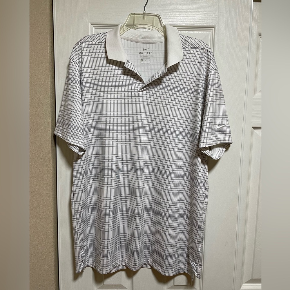 Nike Dri-Fit Golf Polo Short Sleeve Shirt - Men’s Size Medium